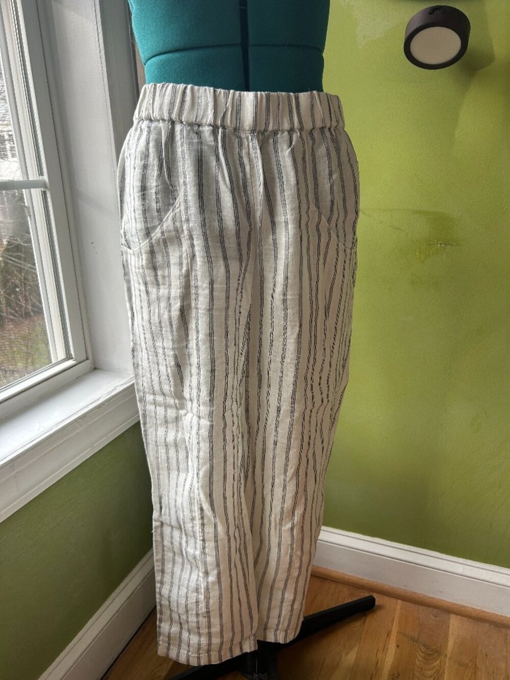 NWT Quince linen Tapered Ankle Pants